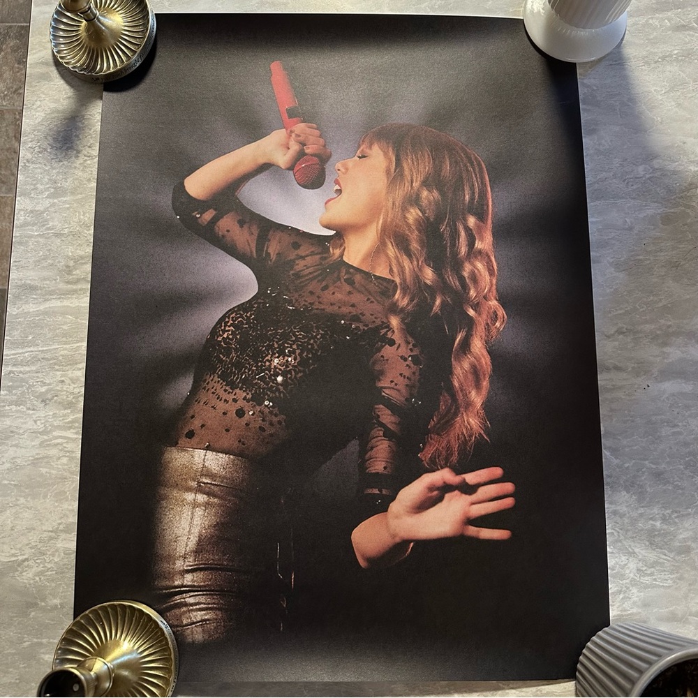 New Taylor Swift Red TV Lithograph Microphone